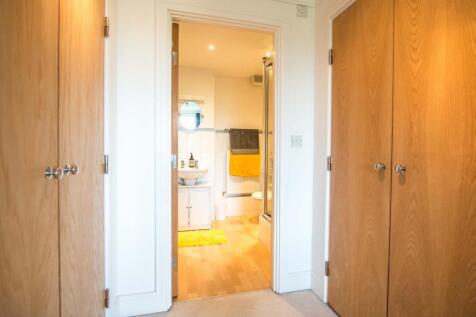 Through-to-en-suite.jpg