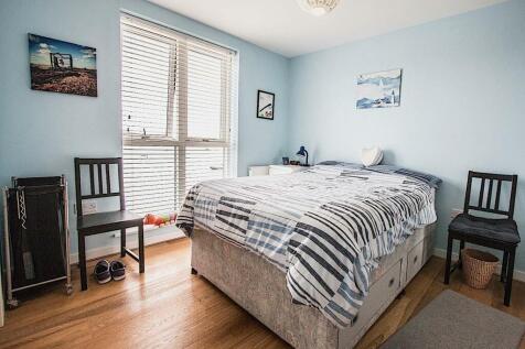 Bedroom 1.jpg