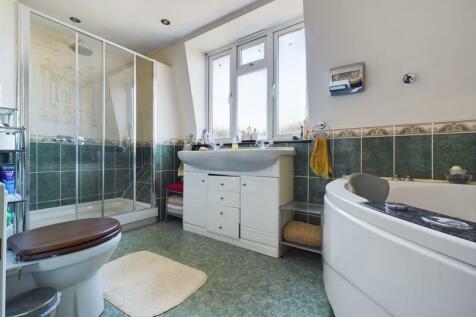 en-suite-bathroom.jpg