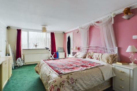 Master-Bedroom-Bed-1.jpg