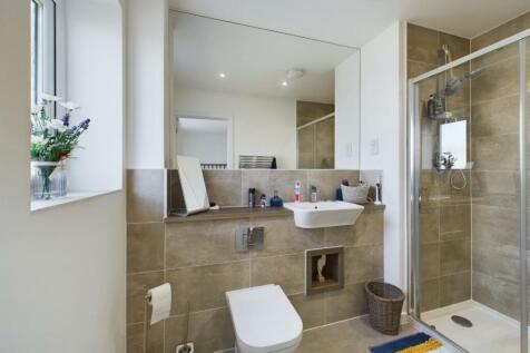 Bedroom 2 En suite.jpg