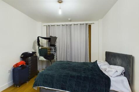 CAM01873G0-PR0180-STILL007.jpg