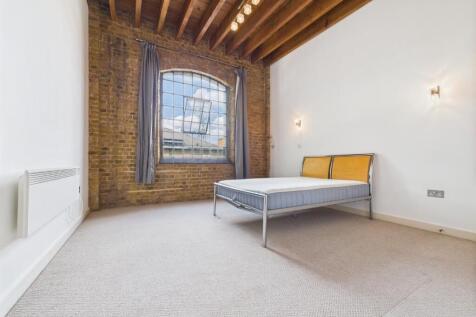 Bedroom 1.jpg