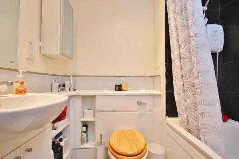 Bathroom (1).jpg
