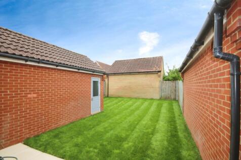 34356191-Rear 20Garden 20- 20Shot 201.JPG