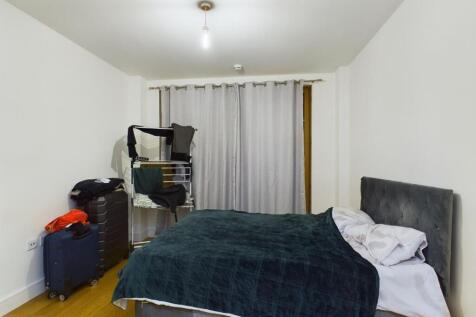 CAM01873G0-PR0180-STILL007.jpg