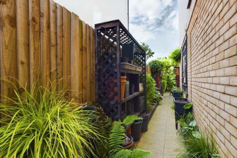 Garden - Side area6.jpg