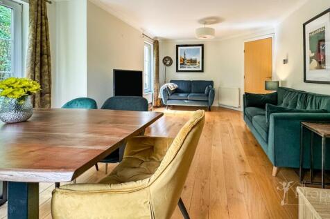 Living/Dining.