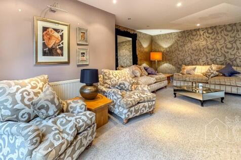 Reception room.