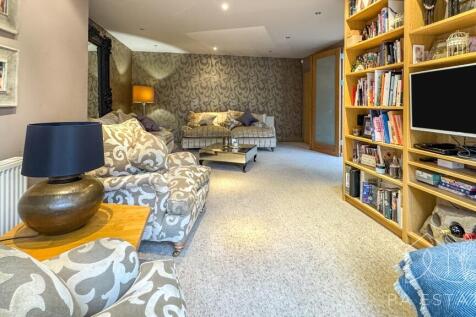 Reception room.