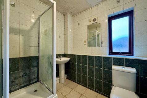 Shower room.