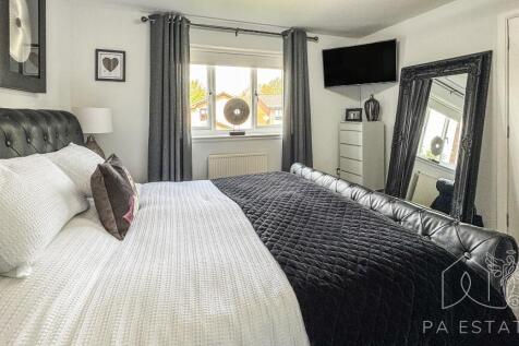 Principal bedroom.