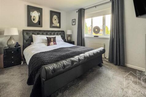 Principal bedroom.