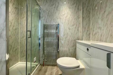 Shower room.