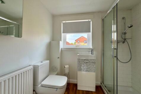 Ground Shower Room.