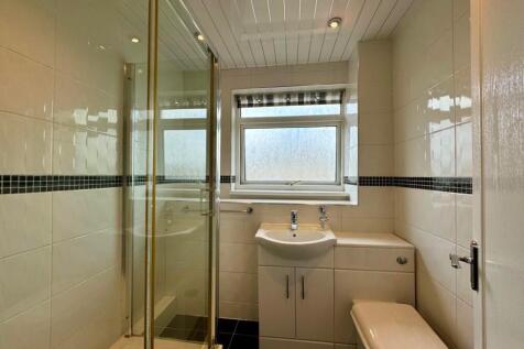 Shower room.