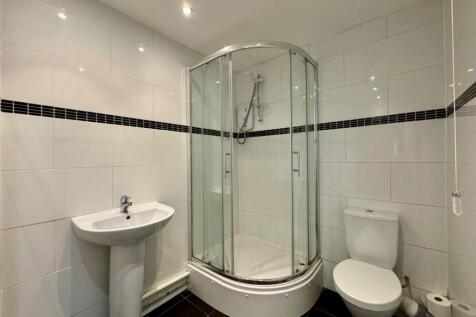 Shower room.
