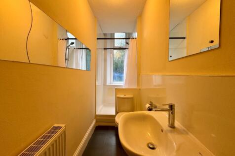 Shower room.
