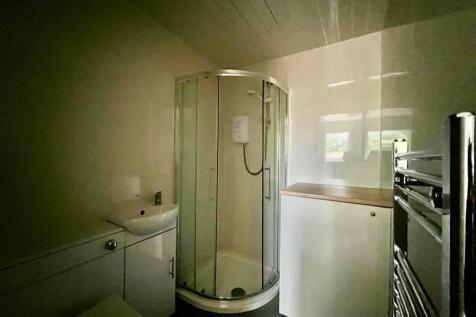 Shower room.