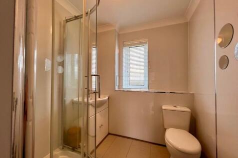 Shower room.