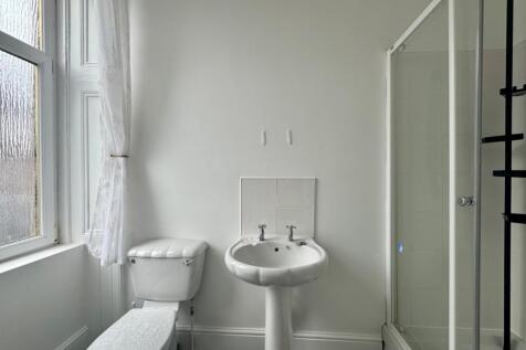 Shower room.