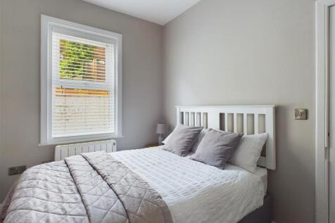 bed 2.jpg