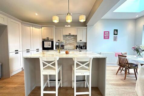 breakfast bar.jpg