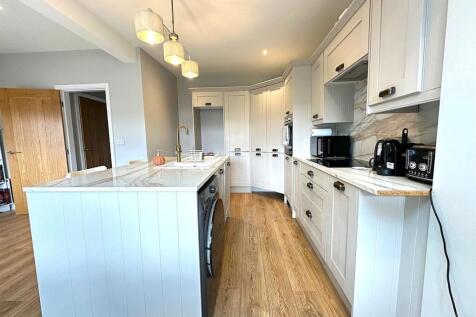 kitchen 1.jpg