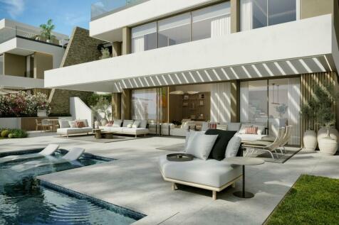 Pool area &amp; terrace