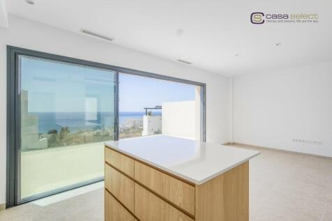 Kitchen &amp; terrace