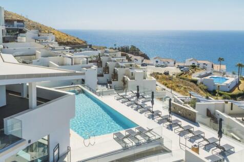 Communal pool &amp; view