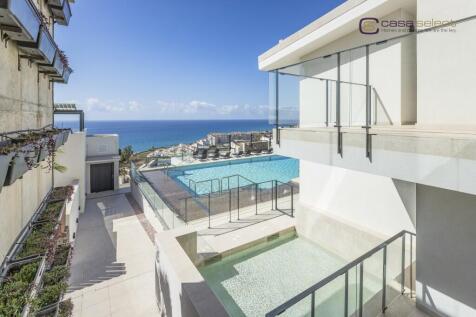 Communal kids pool