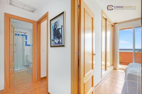 Hallway to bedrooms