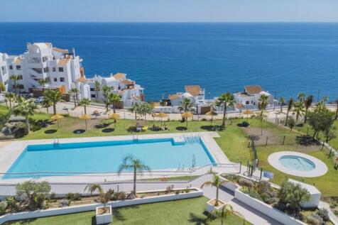 Communal pool &amp; view