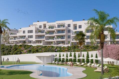 Communal pool &amp; buil