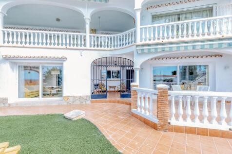 Entrance apartments 