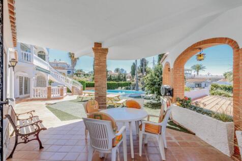 Covered terrace apar