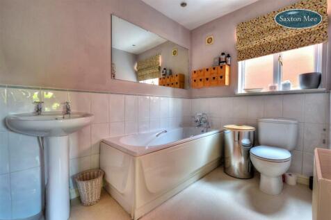 bathroom 1.jpg