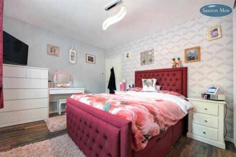 bedroom 1 8171.jpg