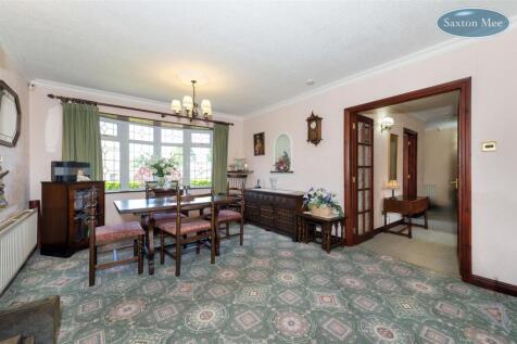 dining room 9375.jpg