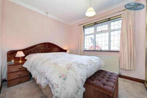 bedroom 1 9241.jpg