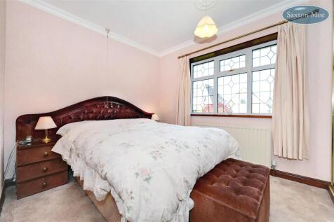 bedroom 1 9247.jpg