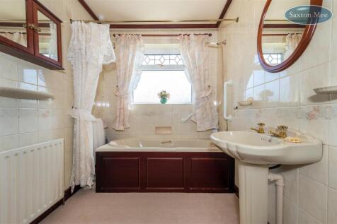 bathroom 9237.jpg