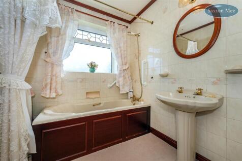 bathroom 9223.jpg