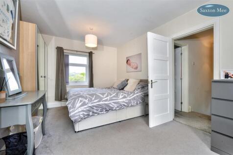 bedroom 1 1193.jpg