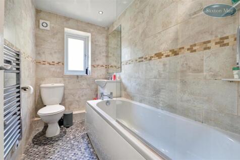bathroom 953.jpg