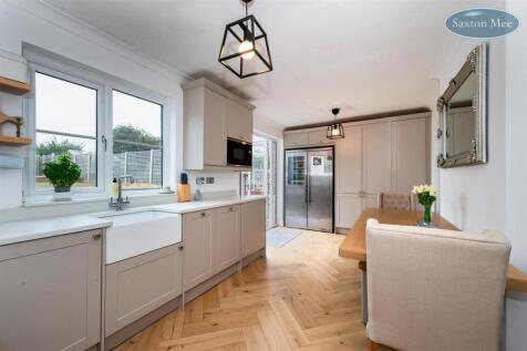 35, The Avenue - dining room 2216.jpg