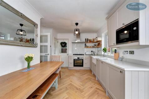 35, The Avenue - dining room 2194.jpg