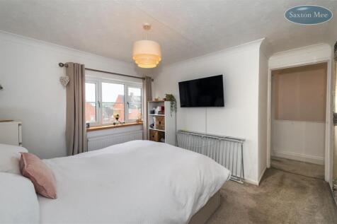 35, The Avenue - bedroom 1 2266.jpg
