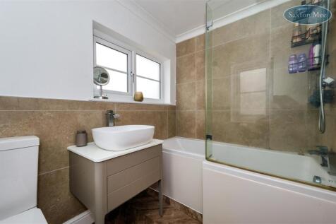 35, The Avenue - bathroom 2229.jpg